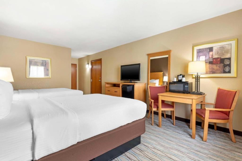 Best Western Locust Grove Inn & Suites Exterior photo